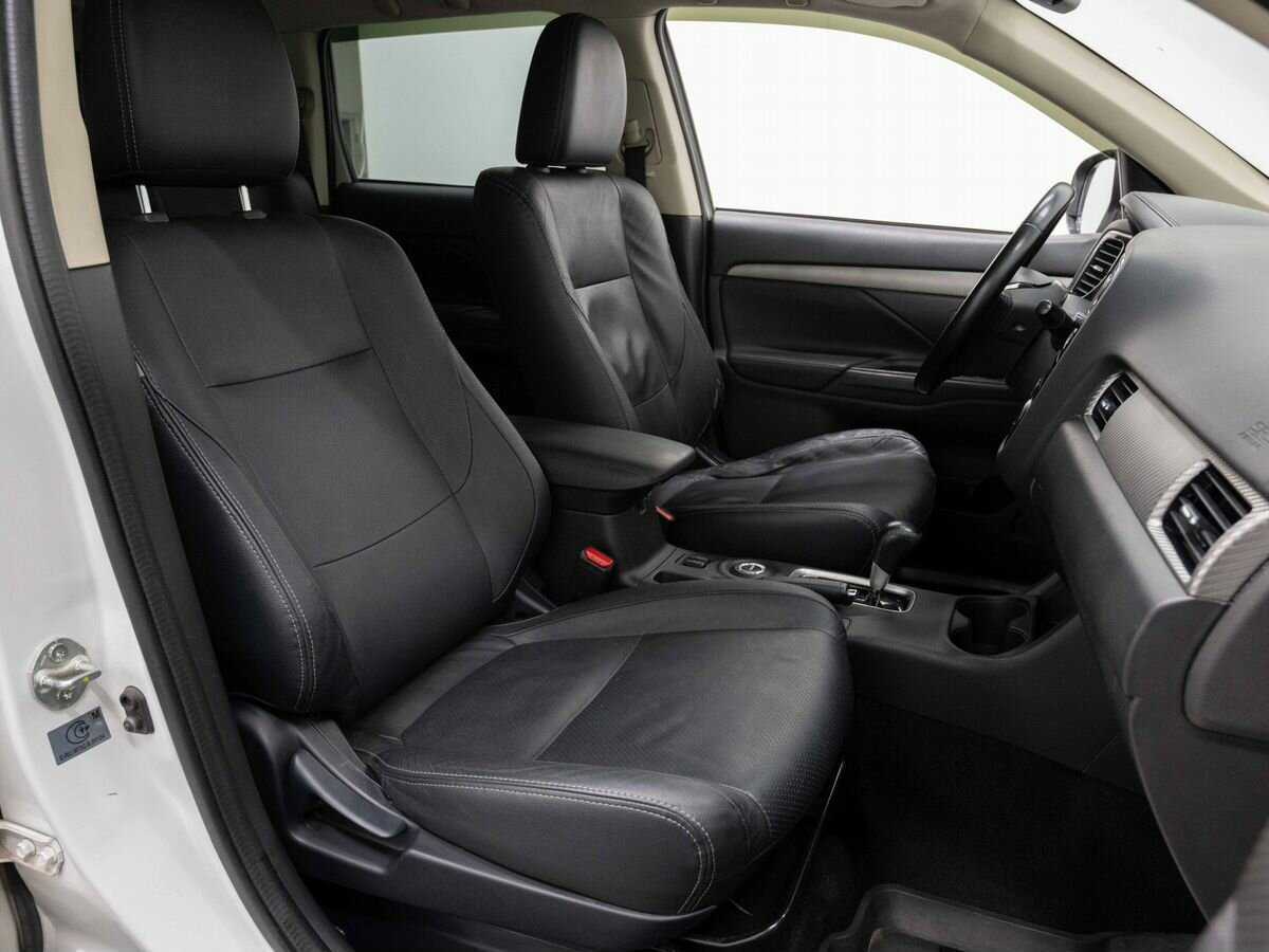 Mitsubishi Outlander с пробегом — 2015 год. Фото: #13