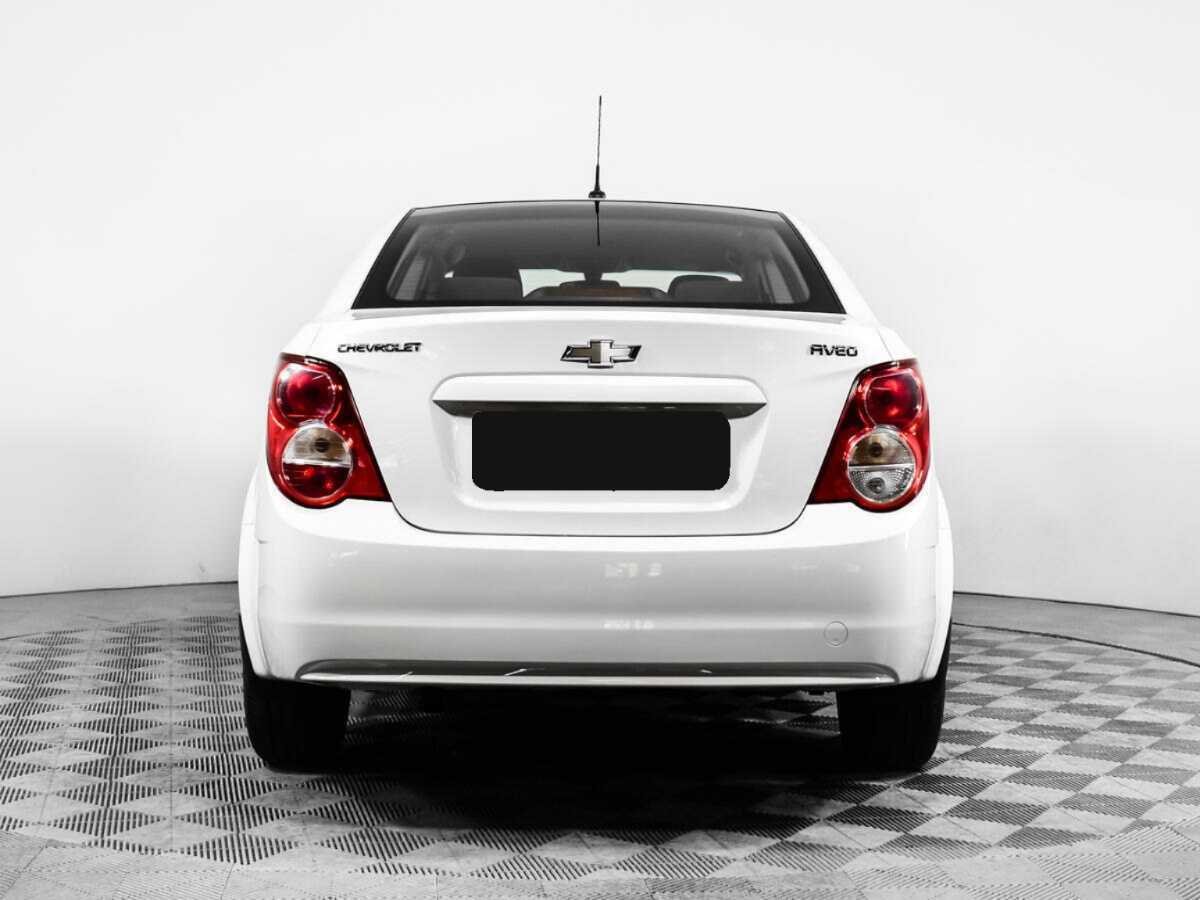 Chevrolet Aveo с пробегом — 2014 год. Фото: #4