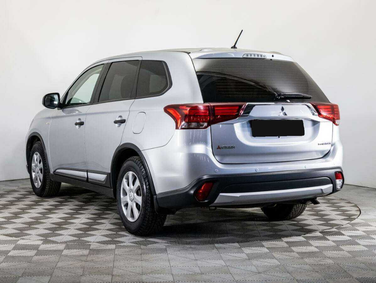 Mitsubishi Outlander с пробегом — 2015 год. Фото: #6