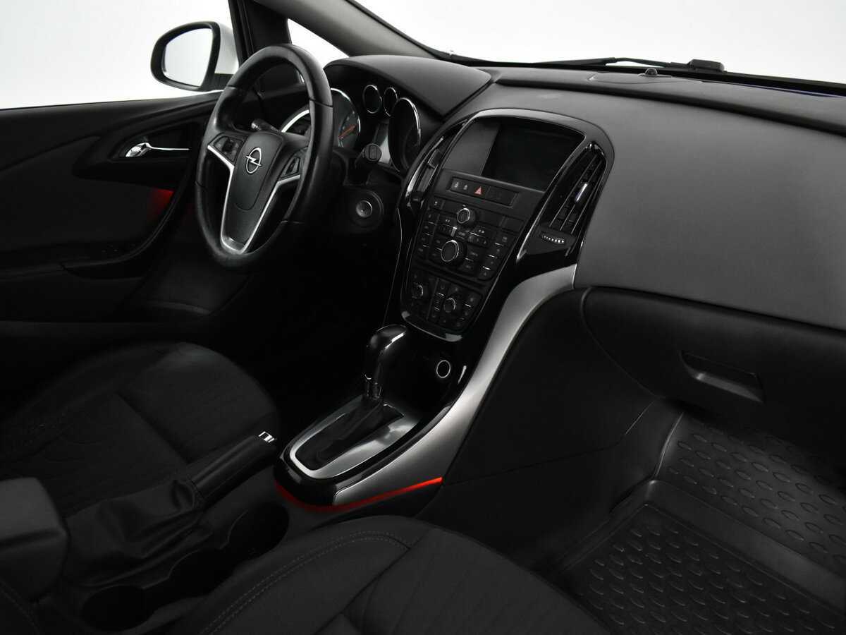 Opel Astra с пробегом — 2014 год. Фото: #9