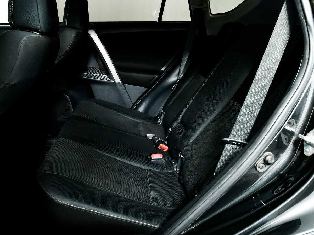 Toyota RAV4 с пробегом — 2013 год. Фото: #11