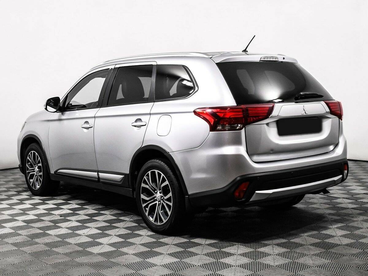 Mitsubishi Outlander с пробегом — 2015 год. Фото: #6