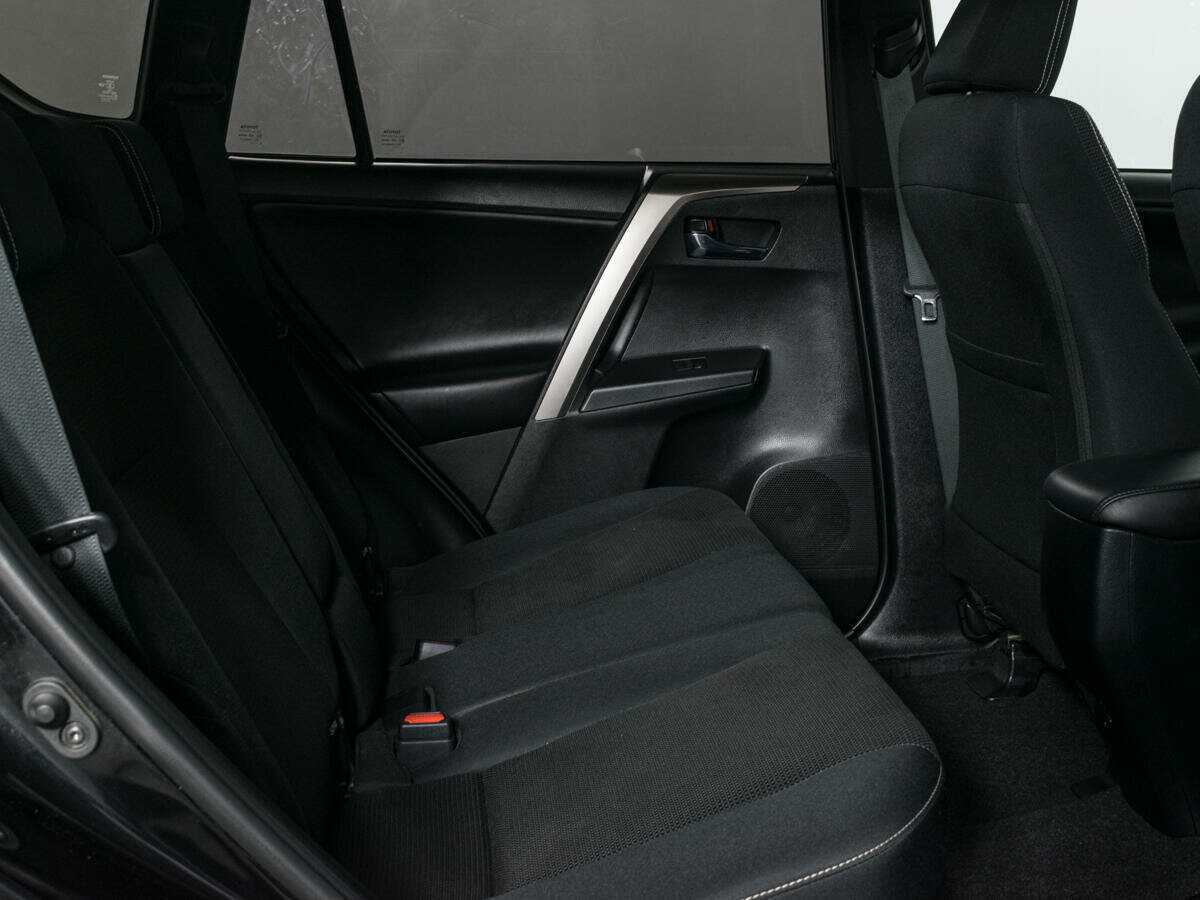 Toyota RAV4 с пробегом — 2018 год. Фото: #11