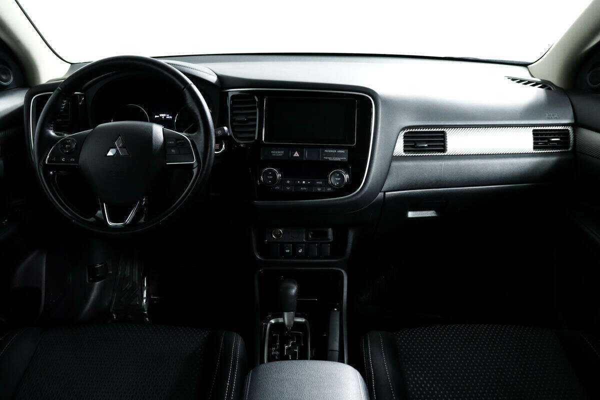 Mitsubishi Outlander с пробегом — 2018 год. Фото: #10