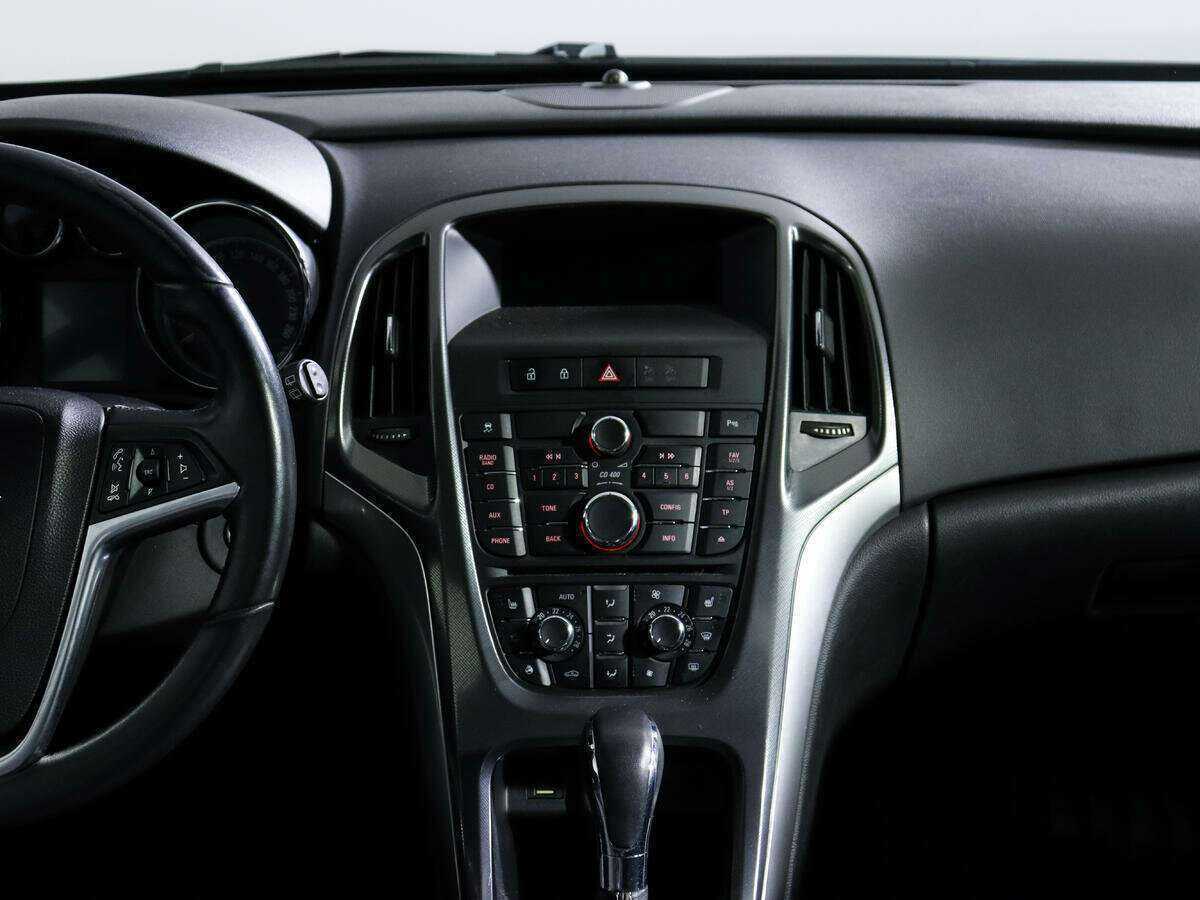 Opel Astra с пробегом — 2012 год. Фото: #12