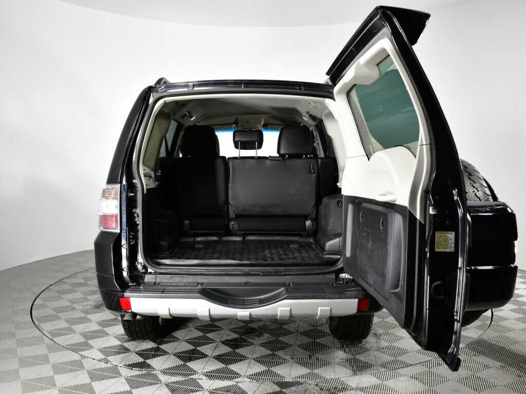 Mitsubishi Pajero с пробегом — 2014 год. Фото: #16