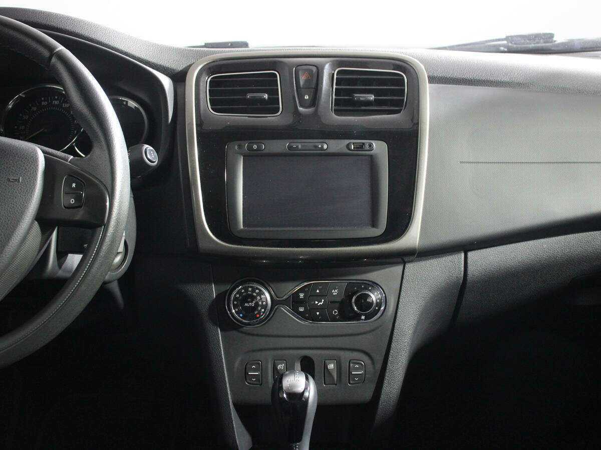 Renault Sandero с пробегом — 2015 год. Фото: #10