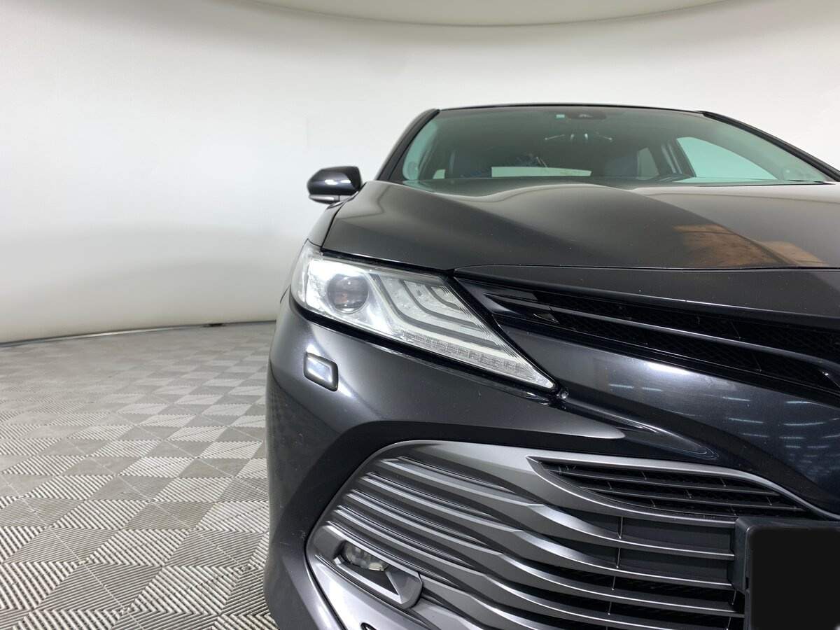 Toyota Camry с пробегом — 2018 год. Фото: #9
