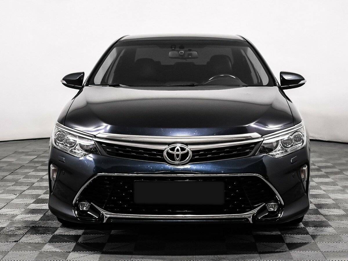 Toyota Camry с пробегом — 2017 год. Фото: #1