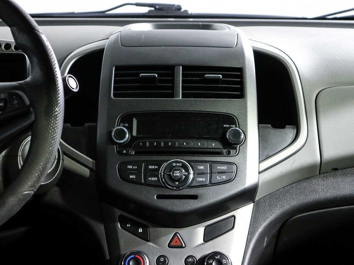 Chevrolet Aveo с пробегом — 2012 год. Фото: #10