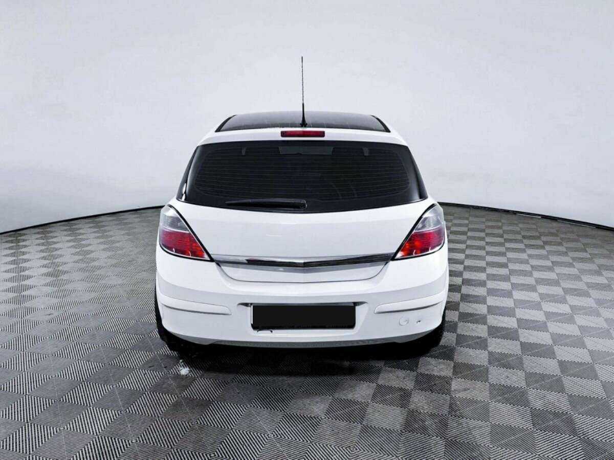 Opel Astra с пробегом — 2012 год. Фото: #4