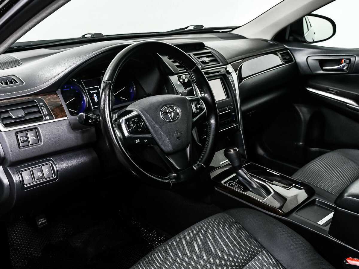 Toyota Camry с пробегом — 2018 год. Фото: #11