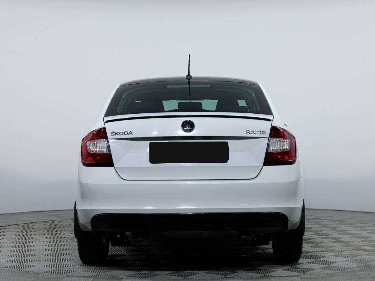 Skoda Rapid с пробегом — 2015 год. Фото: #5