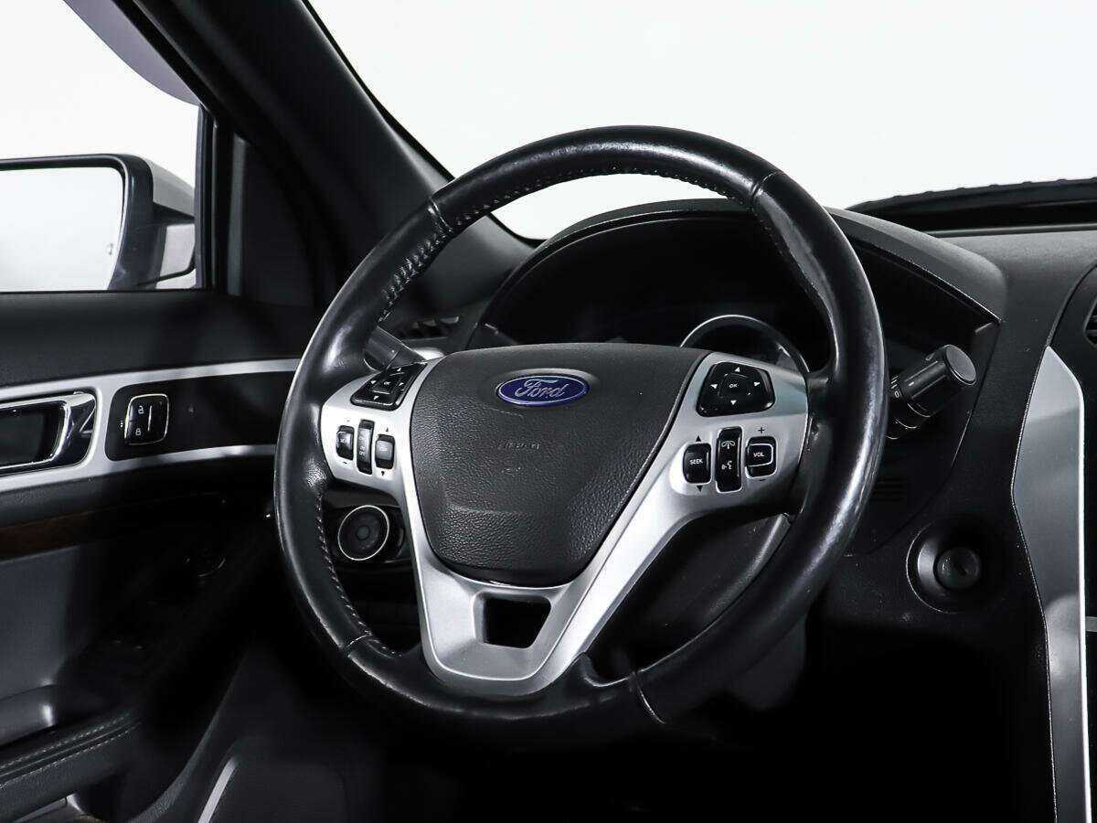Ford Explorer с пробегом — 2012 год. Фото: #17