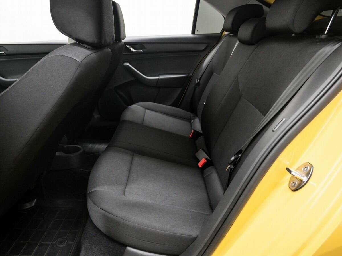 Skoda Rapid с пробегом — 2017 год. Фото: #13