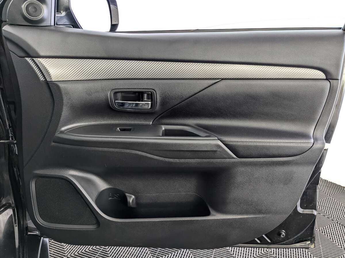 Mitsubishi Outlander с пробегом — 2012 год. Фото: #19