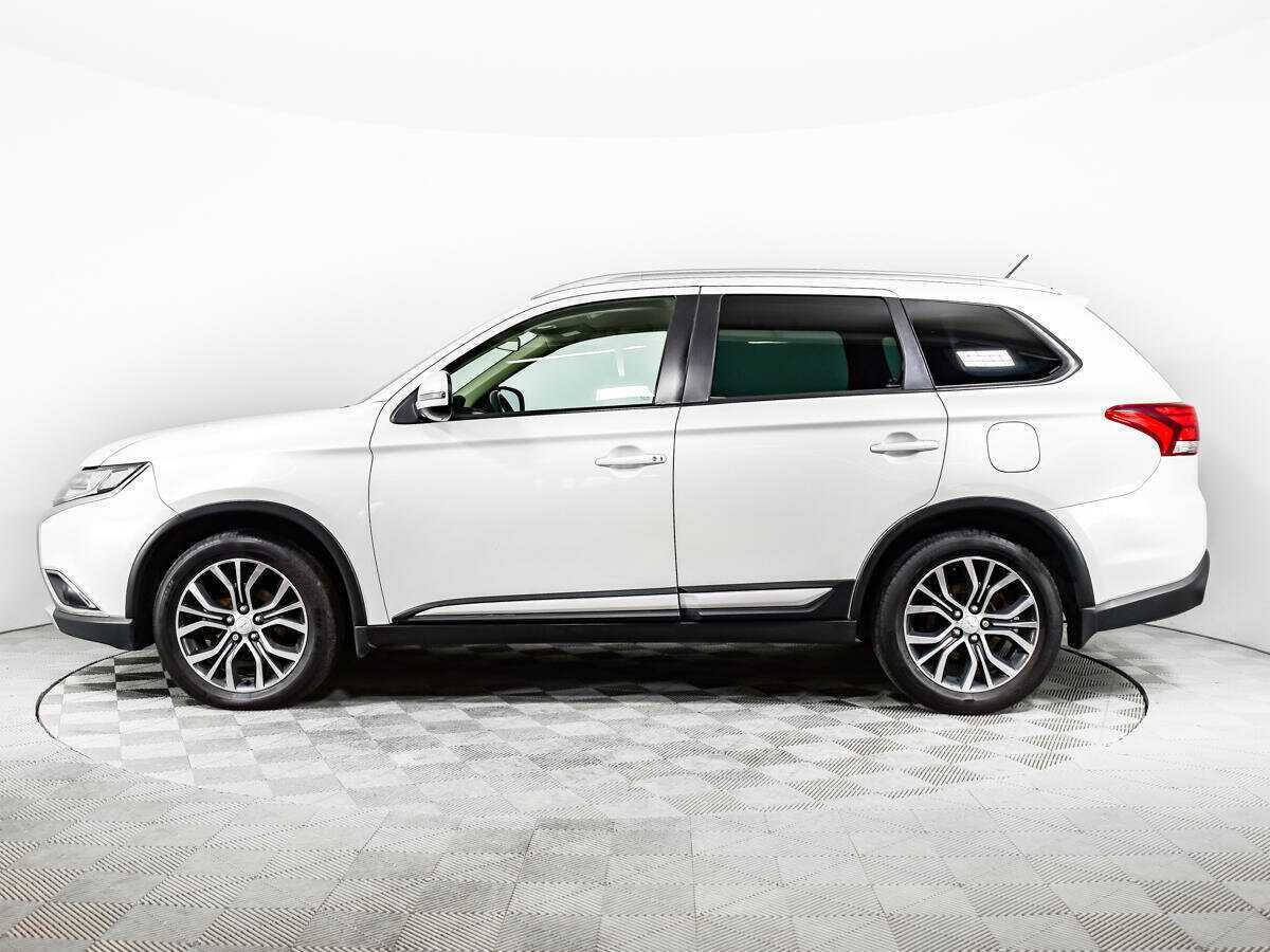 Mitsubishi Outlander с пробегом — 2015 год. Фото: #7