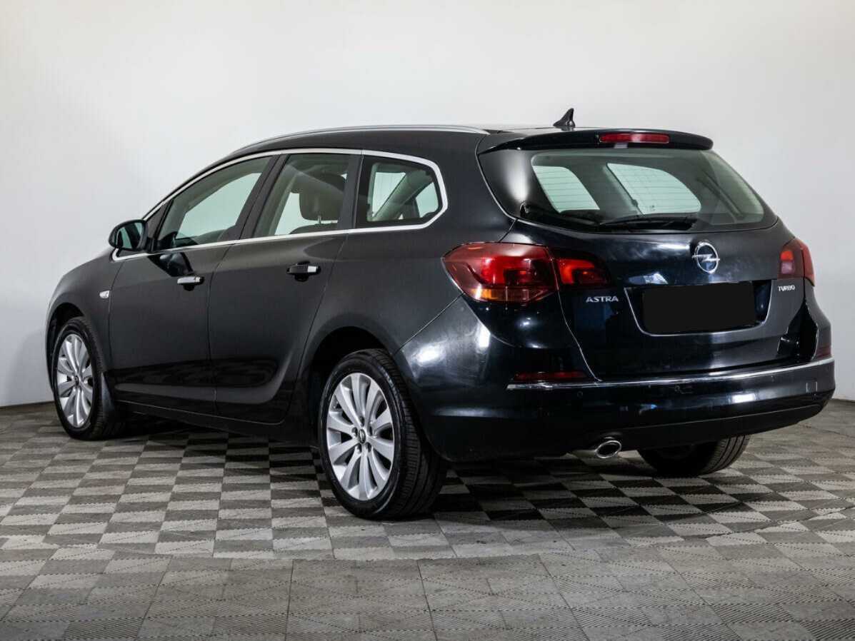 Opel Astra с пробегом — 2012 год. Фото: #5
