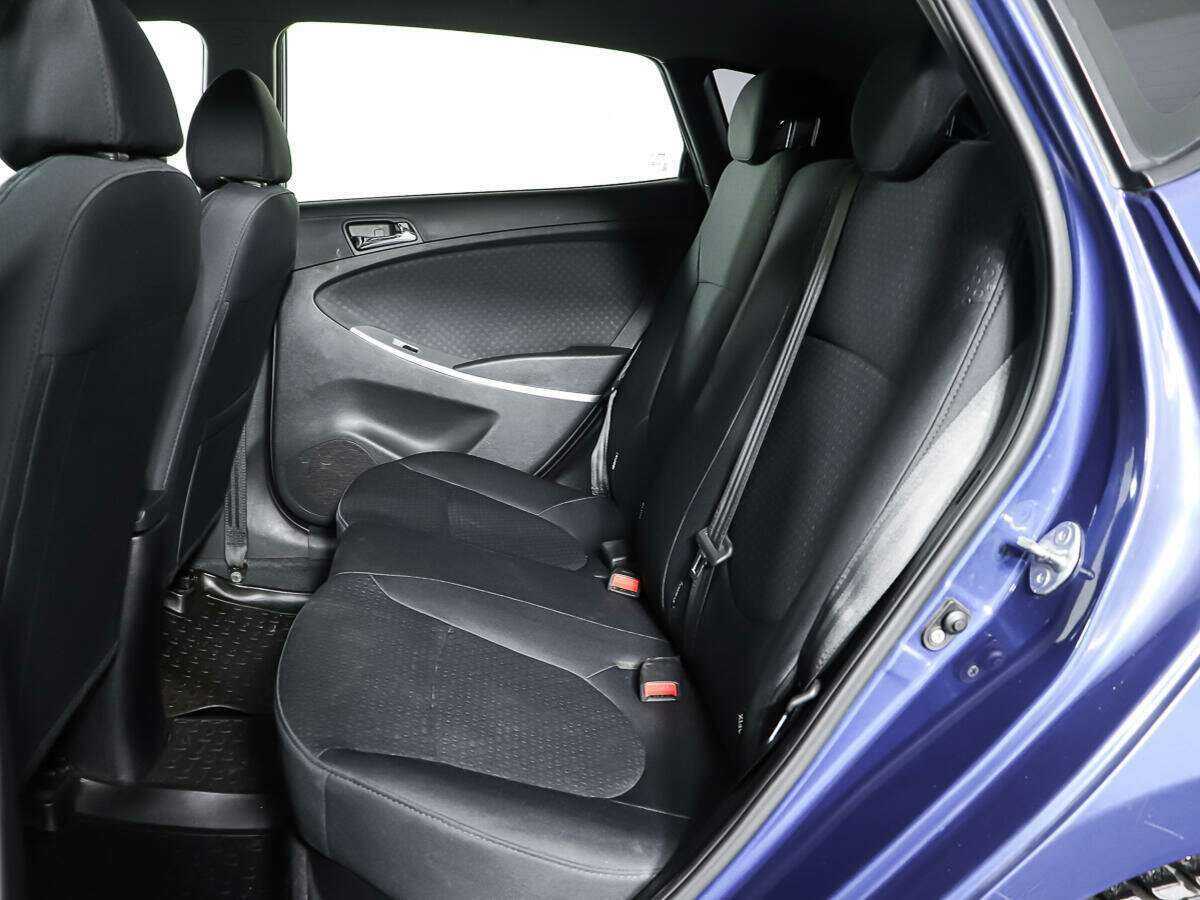 Hyundai Solaris с пробегом — 2012 год. Фото: #9