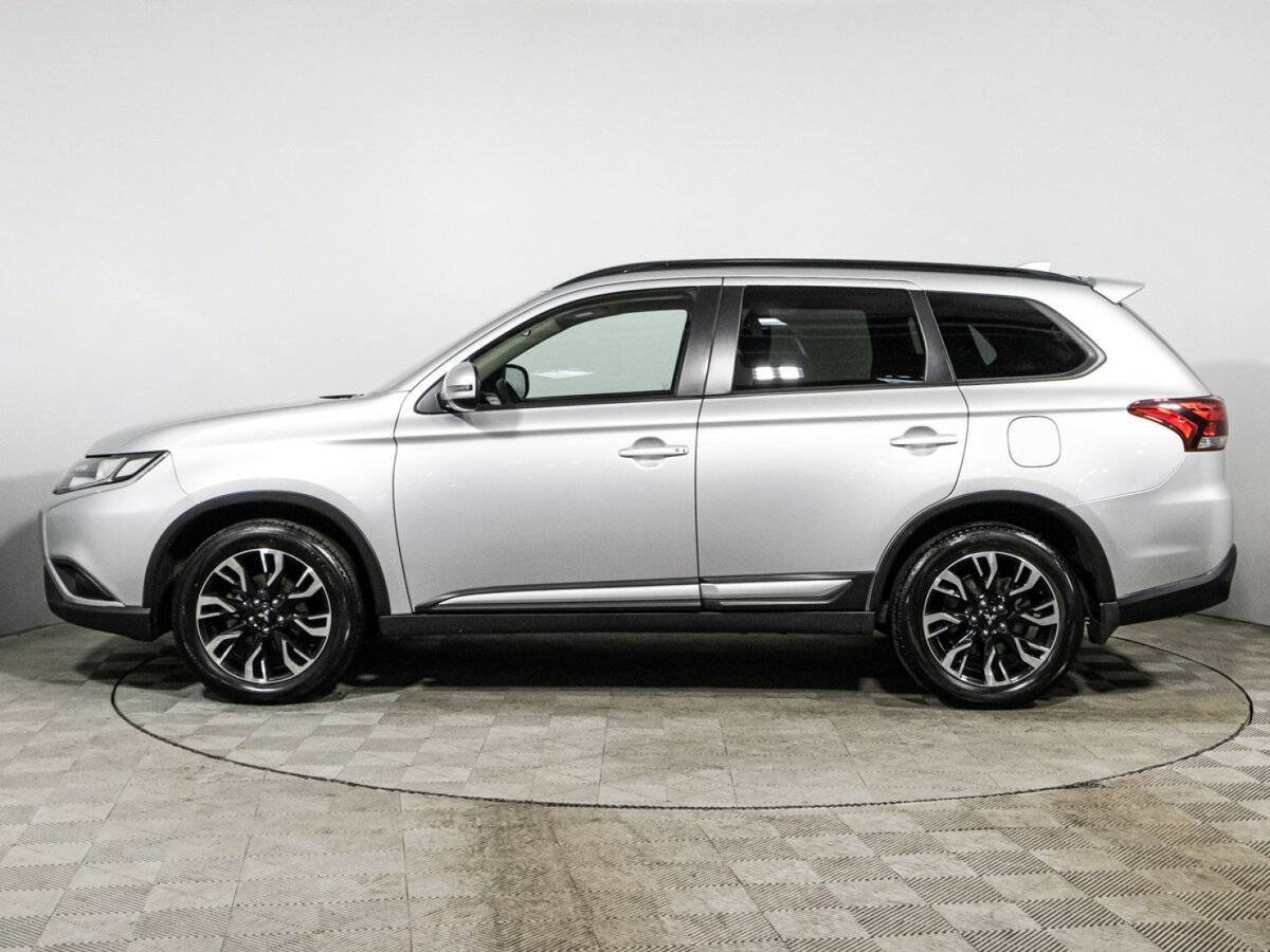 Mitsubishi Outlander с пробегом — 2022 год. Фото: #7