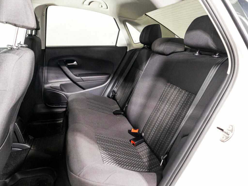 Volkswagen Polo с пробегом — 2015 год. Фото: #9