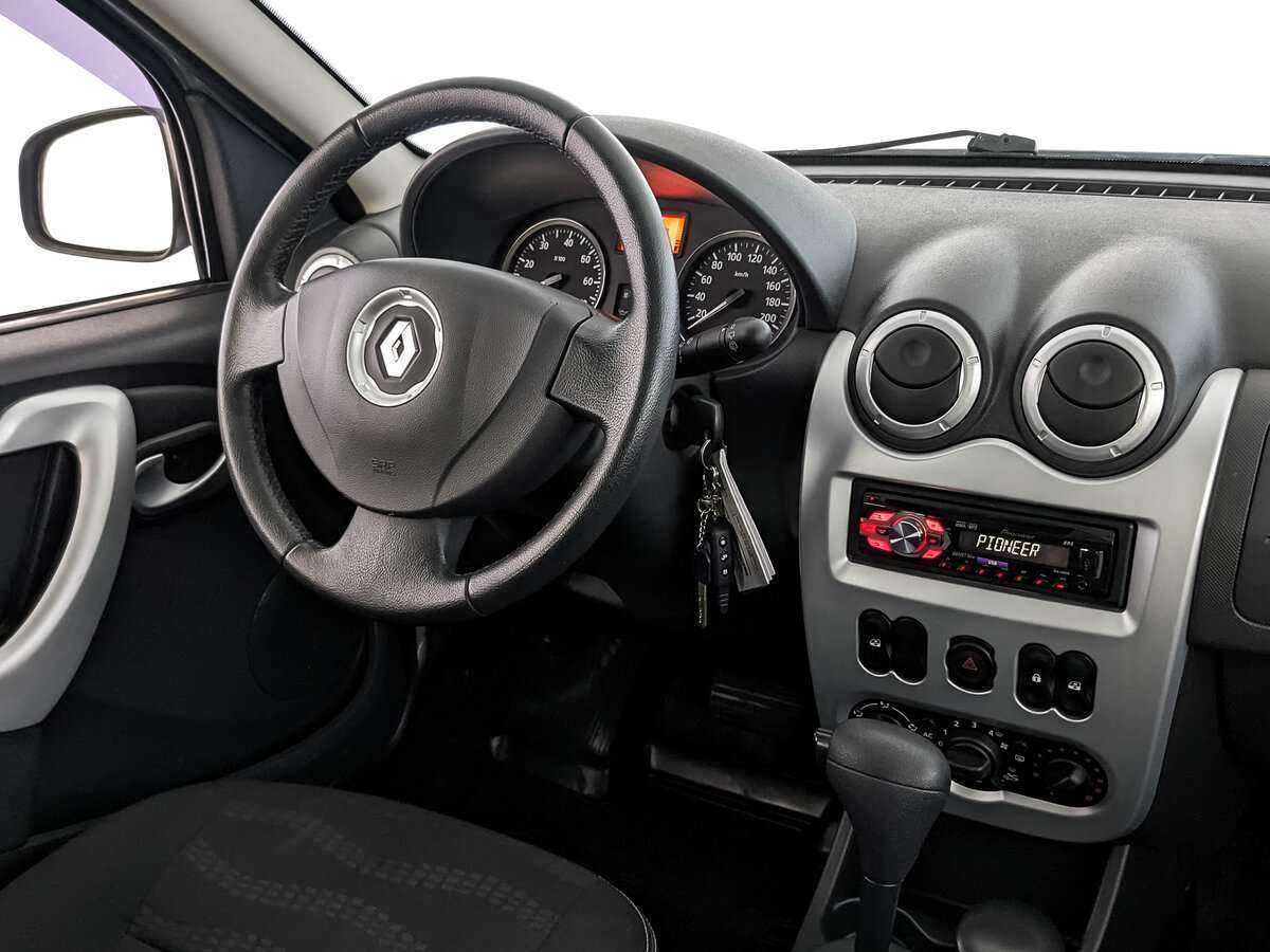 Renault Sandero с пробегом — 2013 год. Фото: #15