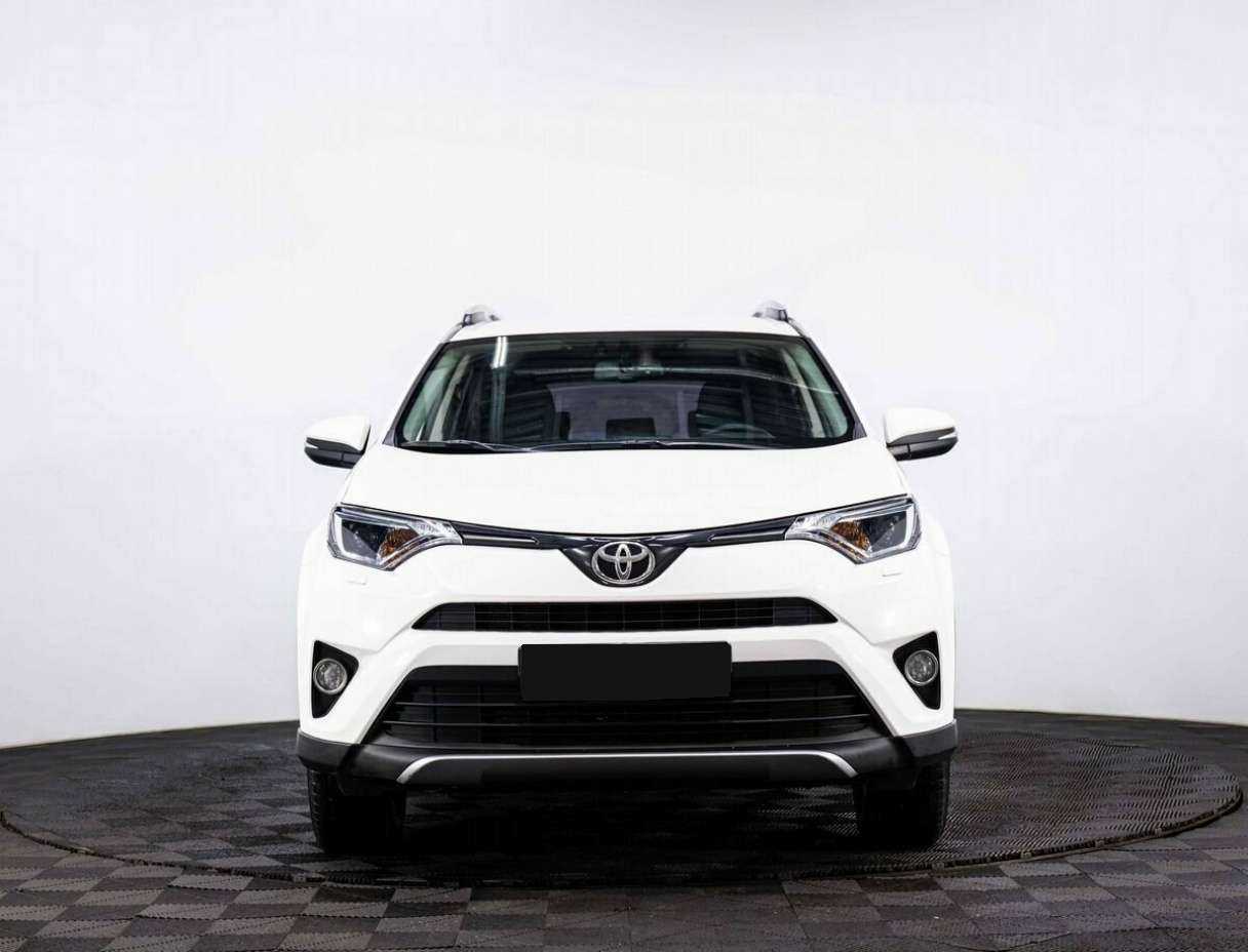 Toyota RAV4 с пробегом — 2017 год. Фото: #1