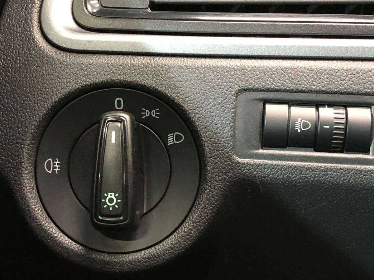 Skoda Rapid с пробегом — 2015 год. Фото: #15