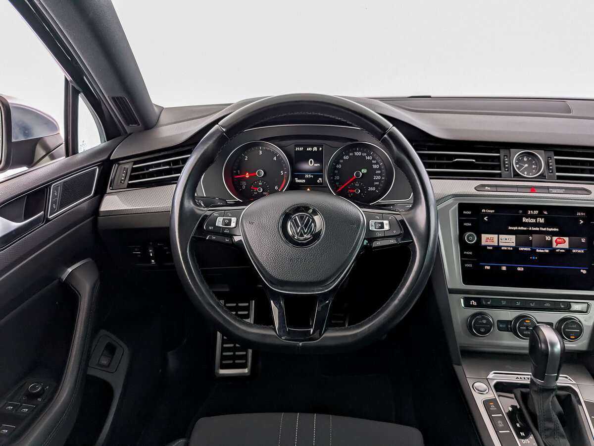 Volkswagen Passat с пробегом — 2018 год. Фото: #22