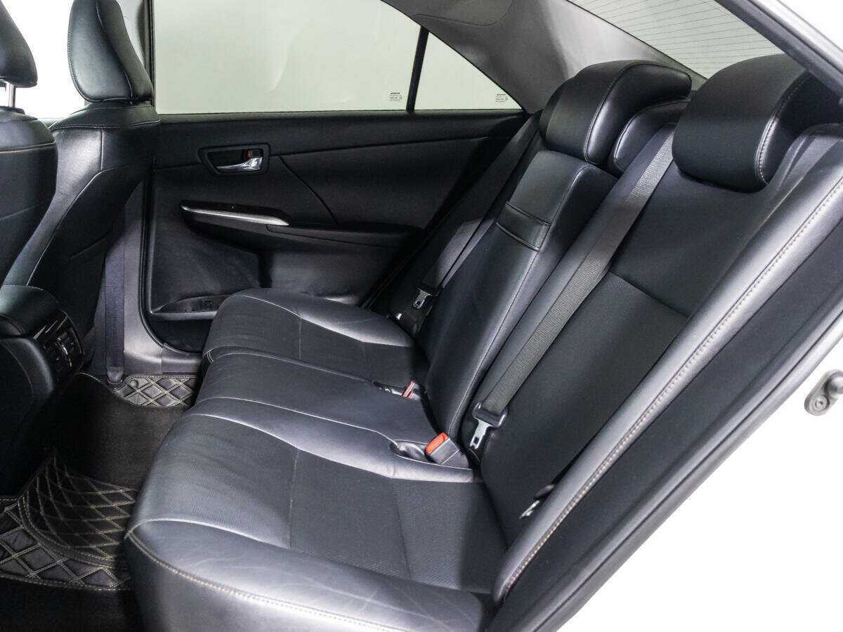 Toyota Camry с пробегом — 2017 год. Фото: #9