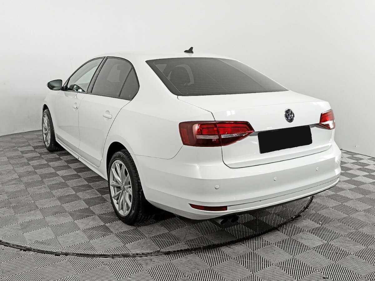 Volkswagen Jetta с пробегом — 2016 год. Фото: #6