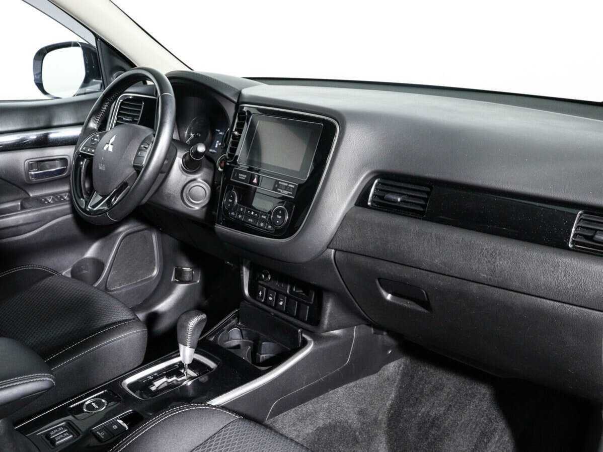 Mitsubishi Outlander с пробегом — 2018 год. Фото: #8