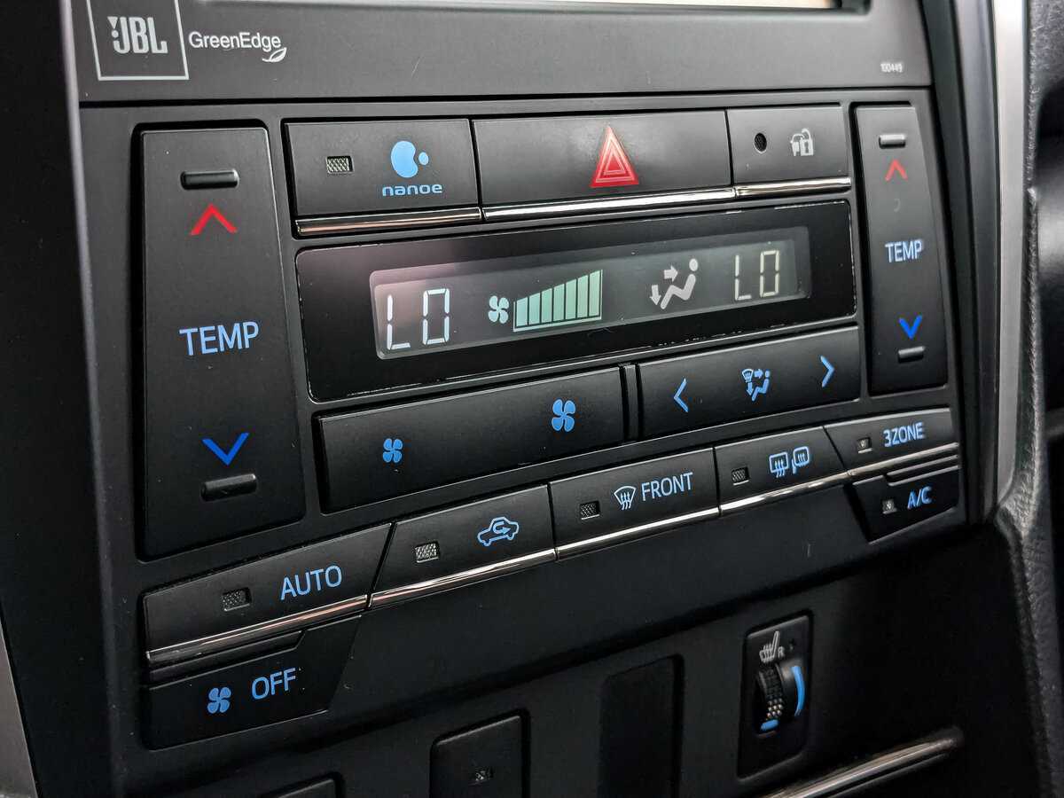 Toyota Camry с пробегом — 2016 год. Фото: #16