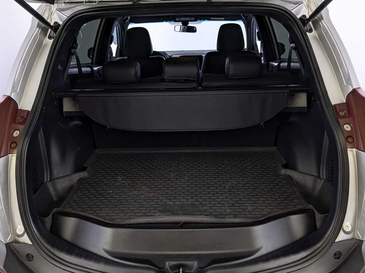 Toyota RAV4 с пробегом — 2014 год. Фото: #9