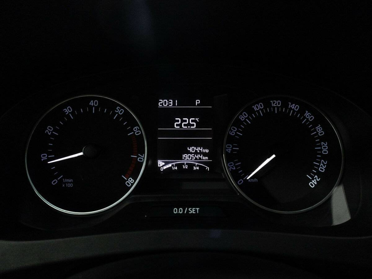 Skoda Rapid с пробегом — 2015 год. Фото: #11