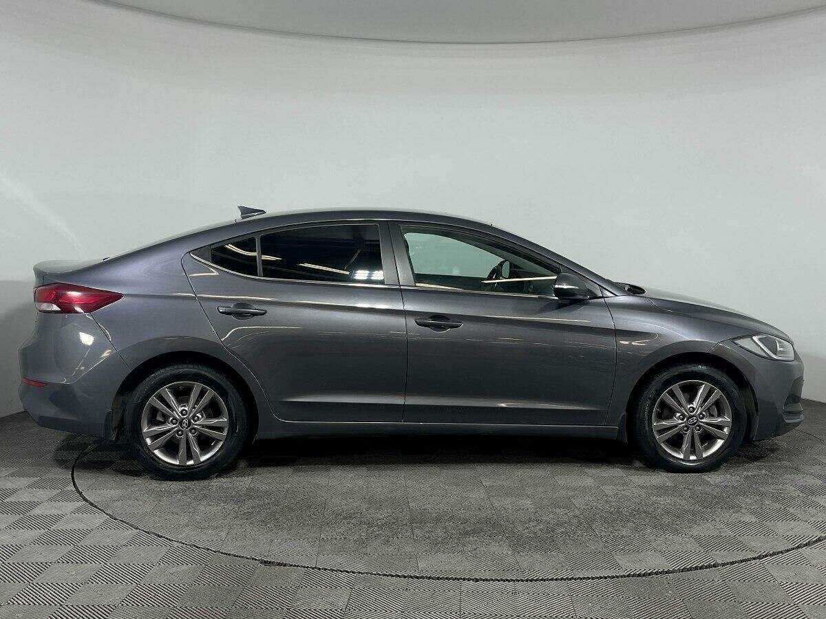 Hyundai Elantra с пробегом — 2018 год. Фото: #3
