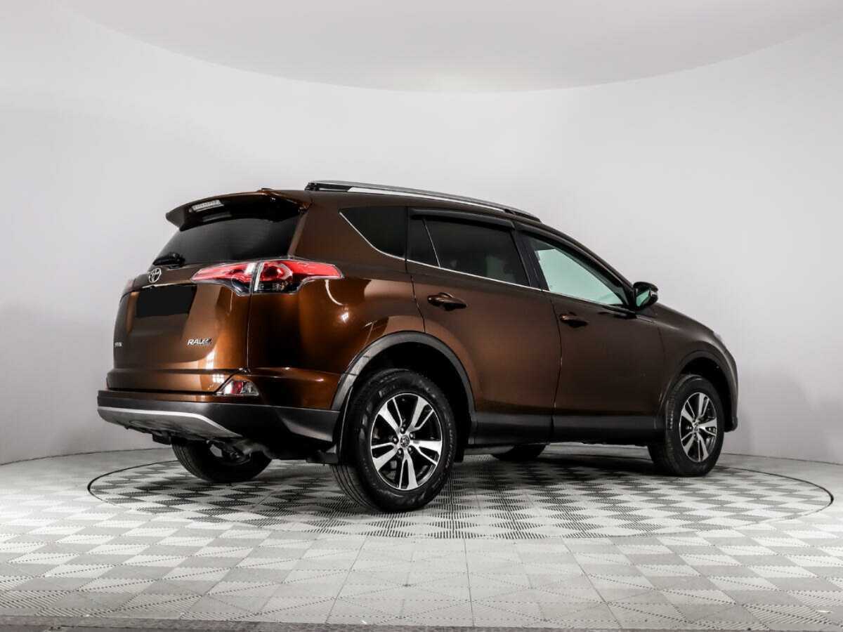 Toyota RAV4 с пробегом — 2017 год. Фото: #4