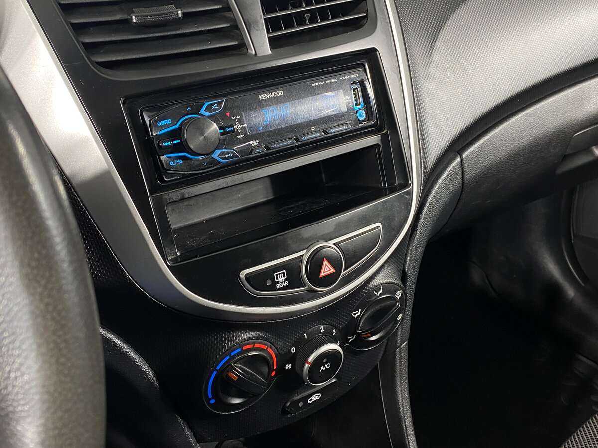 Hyundai Solaris с пробегом — 2014 год. Фото: #12