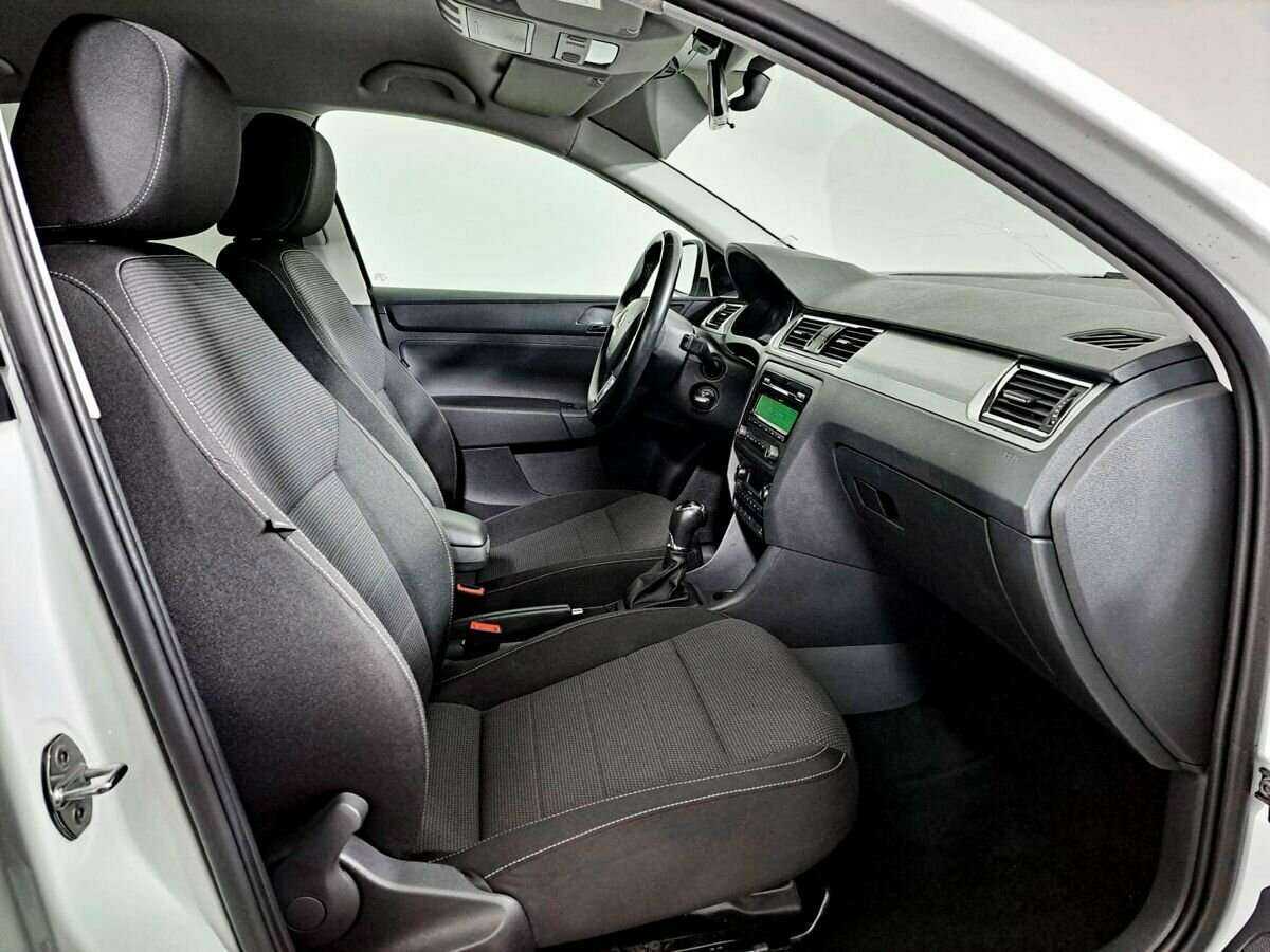 Skoda Rapid с пробегом — 2014 год. Фото: #5