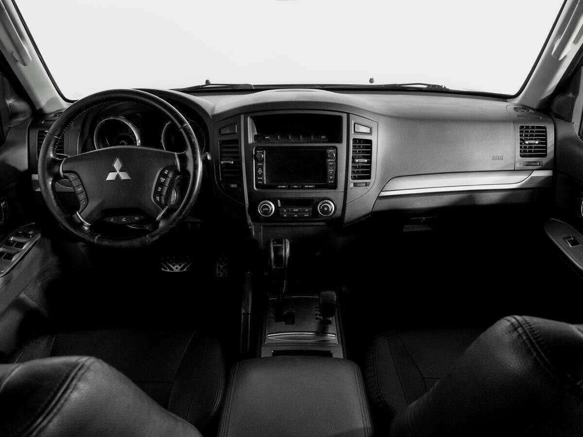Mitsubishi Pajero с пробегом — 2014 год. Фото: #11