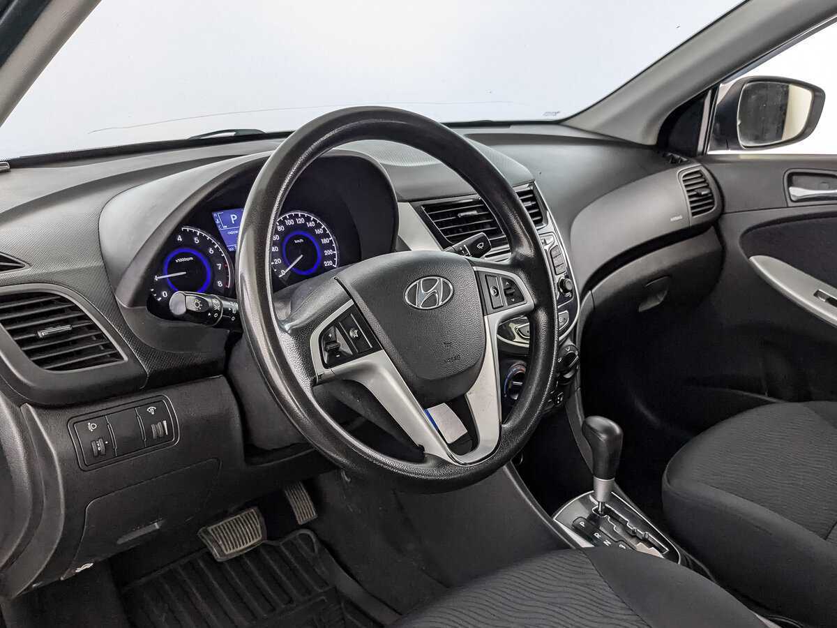 Hyundai Solaris с пробегом — 2012 год. Фото: #10