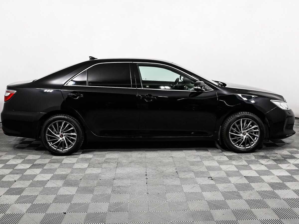 Toyota Camry с пробегом — 2018 год. Фото: #3