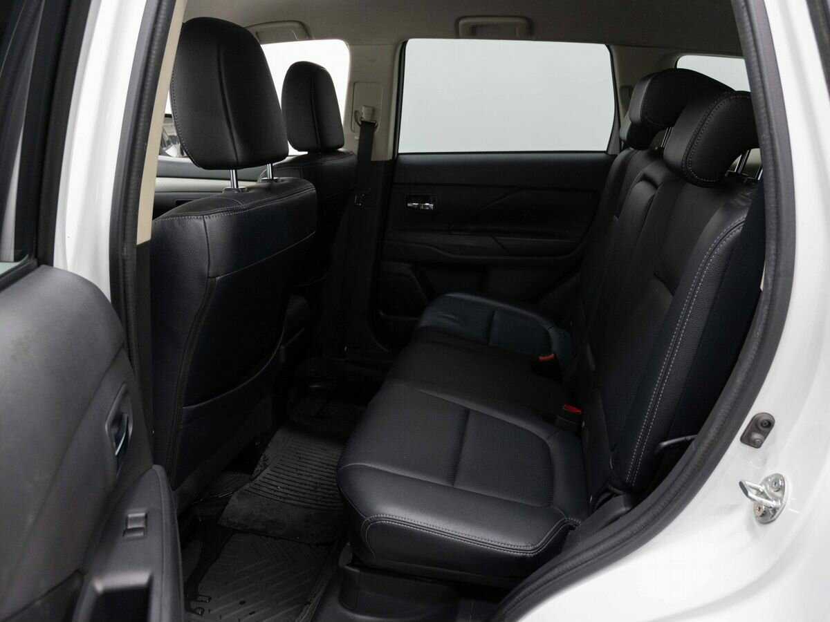 Mitsubishi Outlander с пробегом — 2012 год. Фото: #9