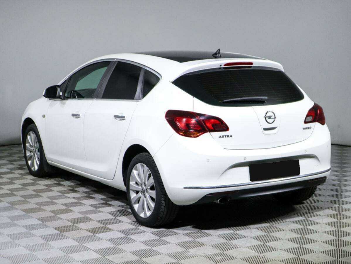 Opel Astra с пробегом — 2012 год. Фото: #4