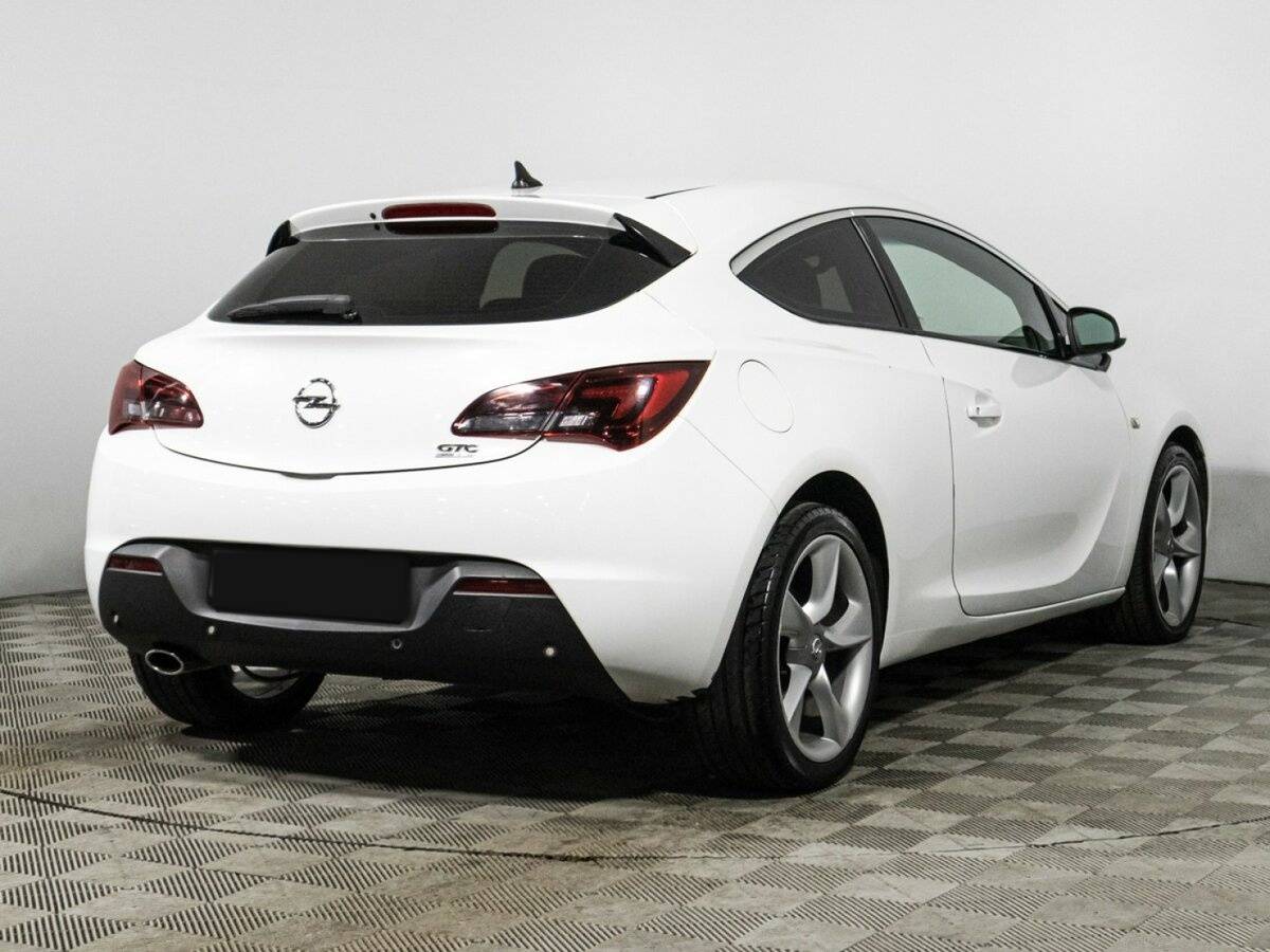 Opel Astra с пробегом — 2013 год. Фото: #4