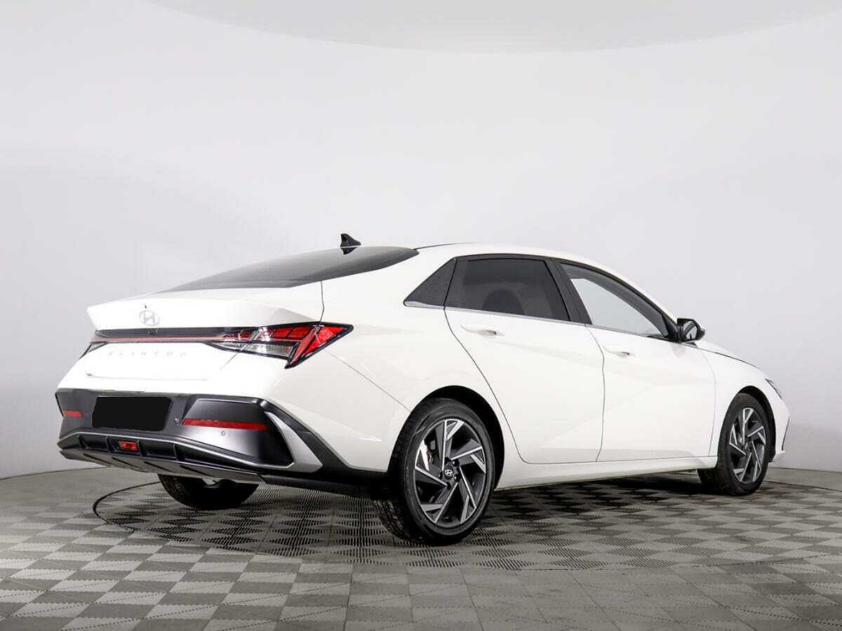 Hyundai Elantra с пробегом — 2024 год. Фото: #4