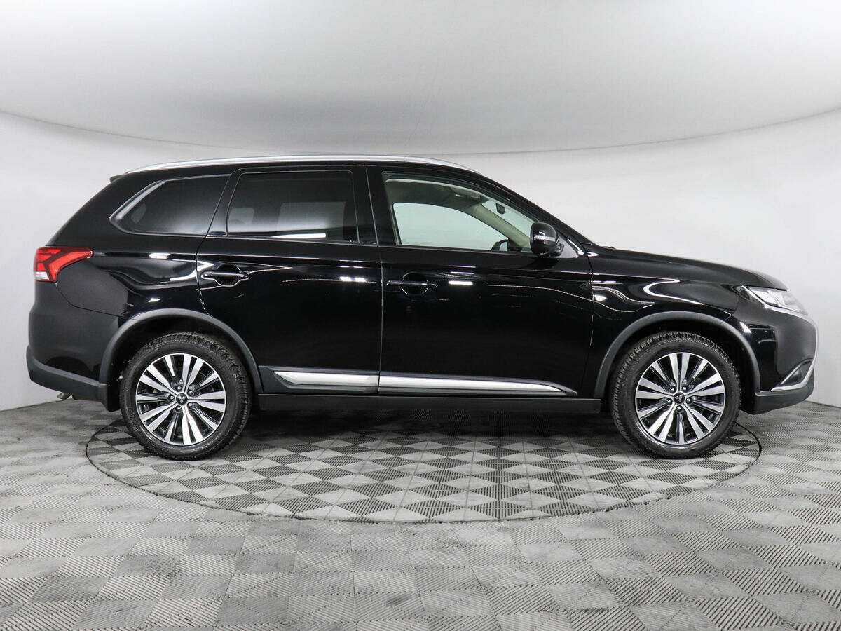 Mitsubishi Outlander с пробегом — 2019 год. Фото: #3