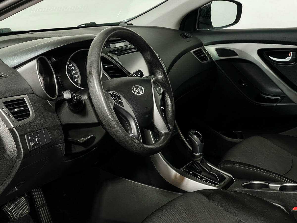 Hyundai Elantra с пробегом — 2015 год. Фото: #12