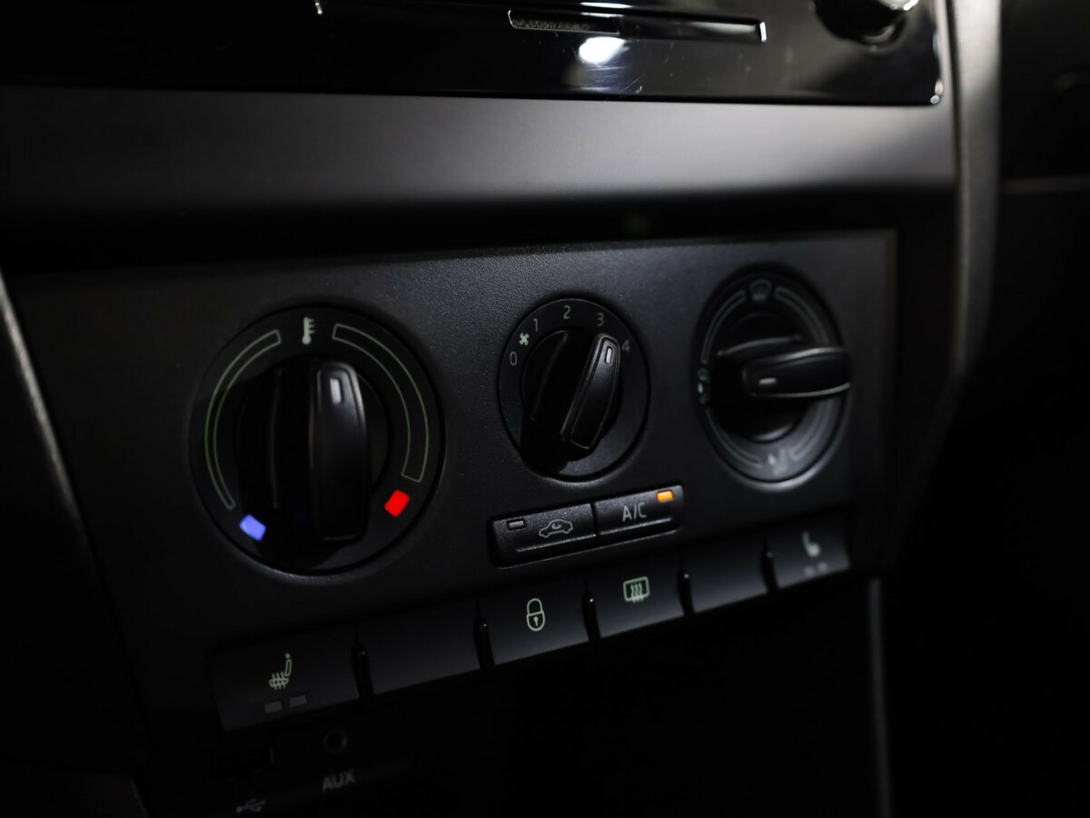 Skoda Rapid с пробегом — 2015 год. Фото: #12