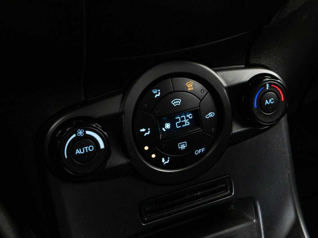 Ford Fiesta с пробегом — 2015 год. Фото: #14